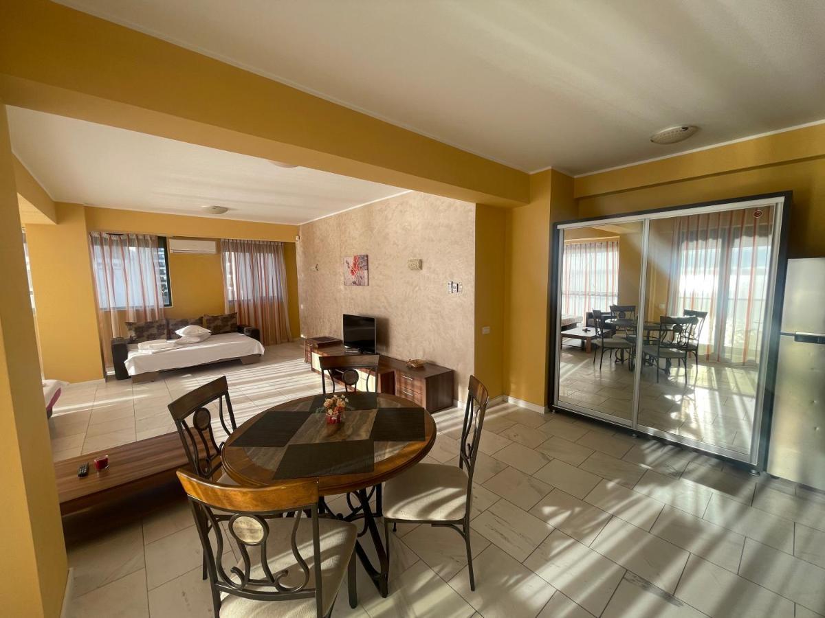 Sophia Lake View Suite Mamaia Exterior photo