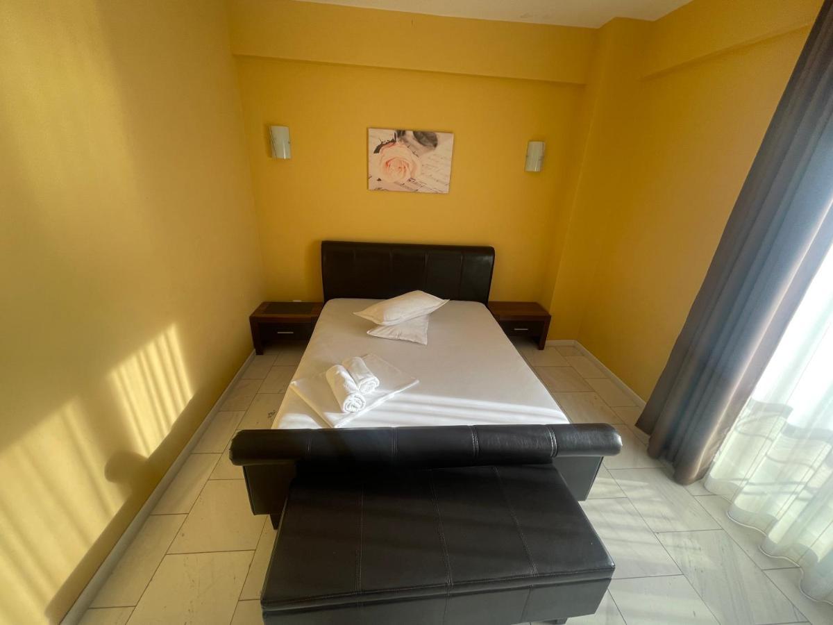 Sophia Lake View Suite Mamaia Exterior photo