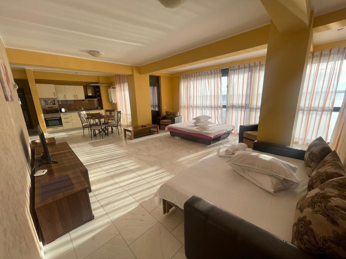 Sophia Lake View Suite Mamaia Exterior photo