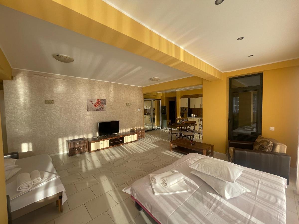 Sophia Lake View Suite Mamaia Exterior photo