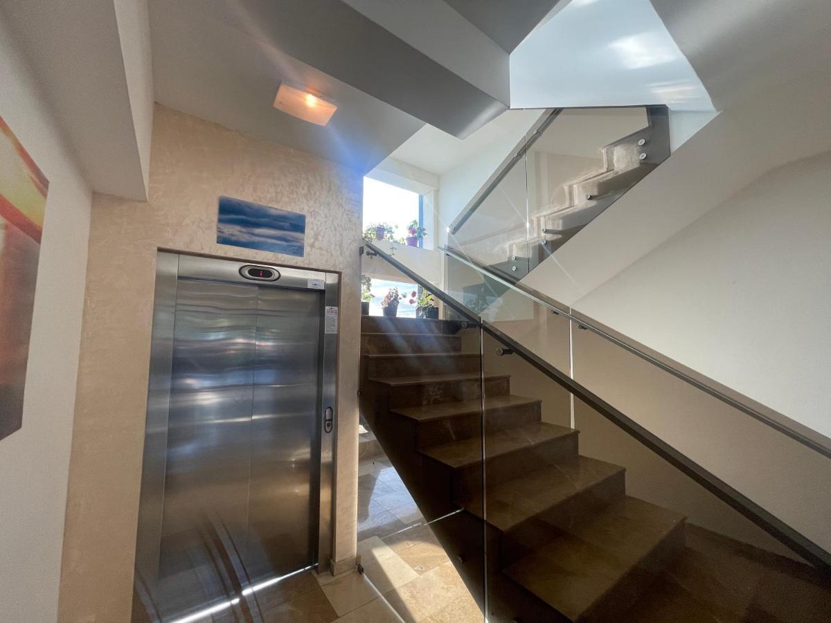 Sophia Lake View Suite Mamaia Exterior photo