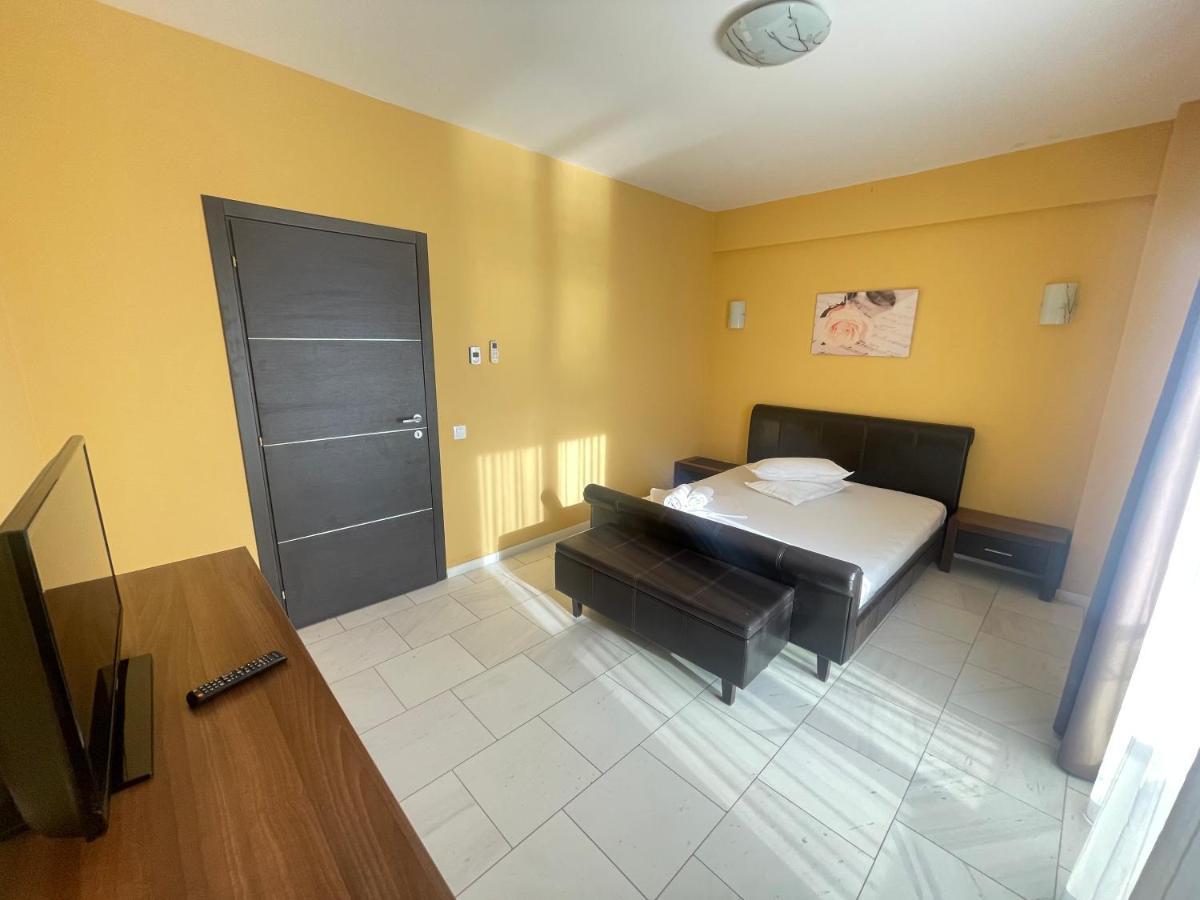 Sophia Lake View Suite Mamaia Exterior photo