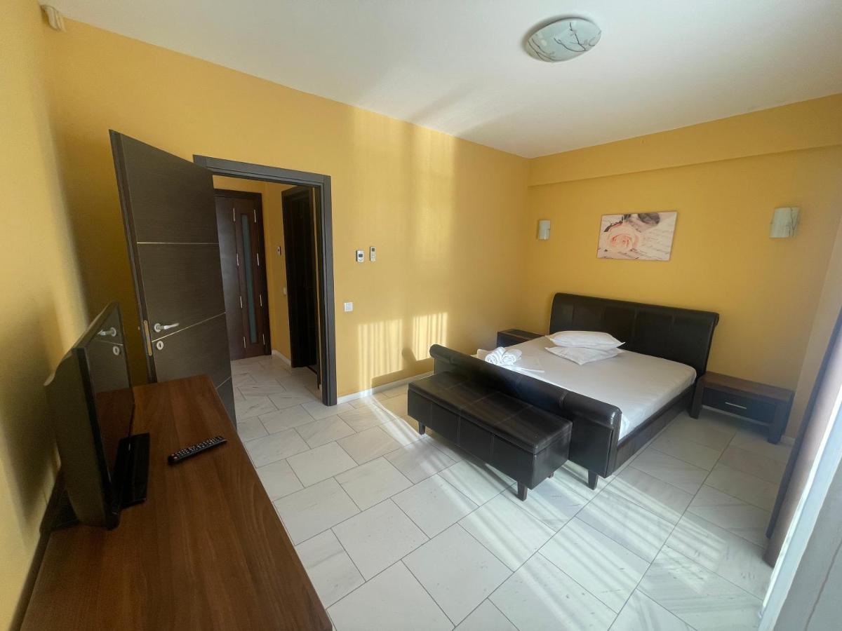 Sophia Lake View Suite Mamaia Exterior photo