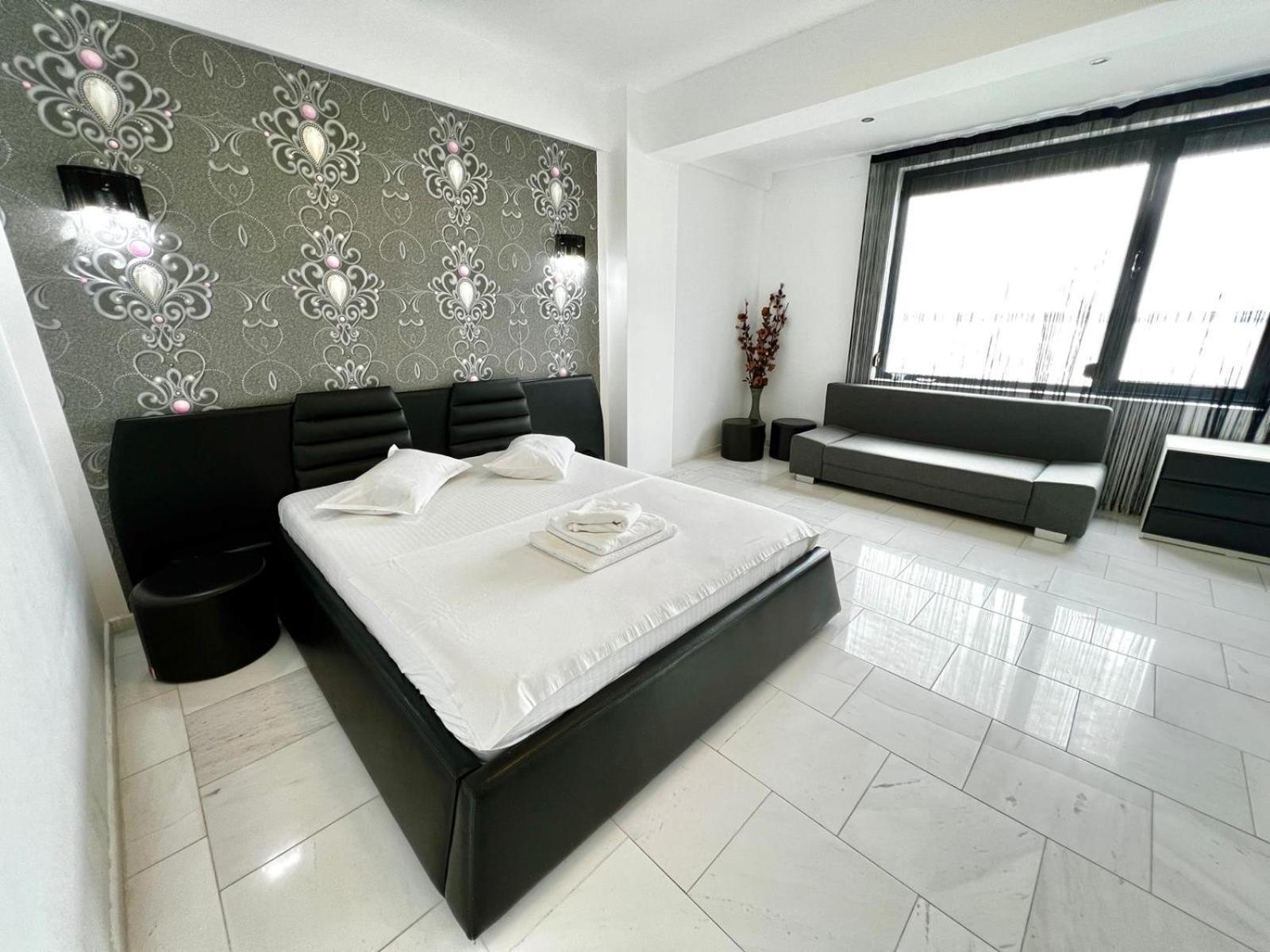 Sophia Lake View Suite Mamaia Exterior photo