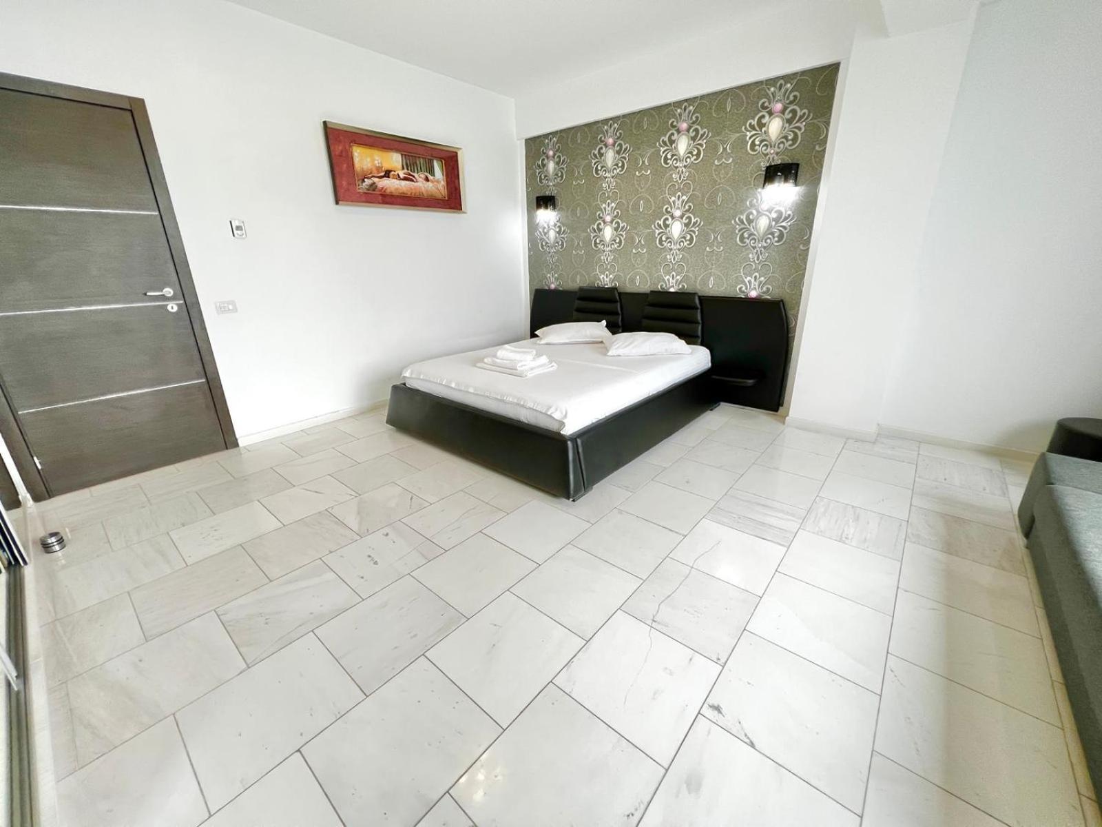 Sophia Lake View Suite Mamaia Exterior photo