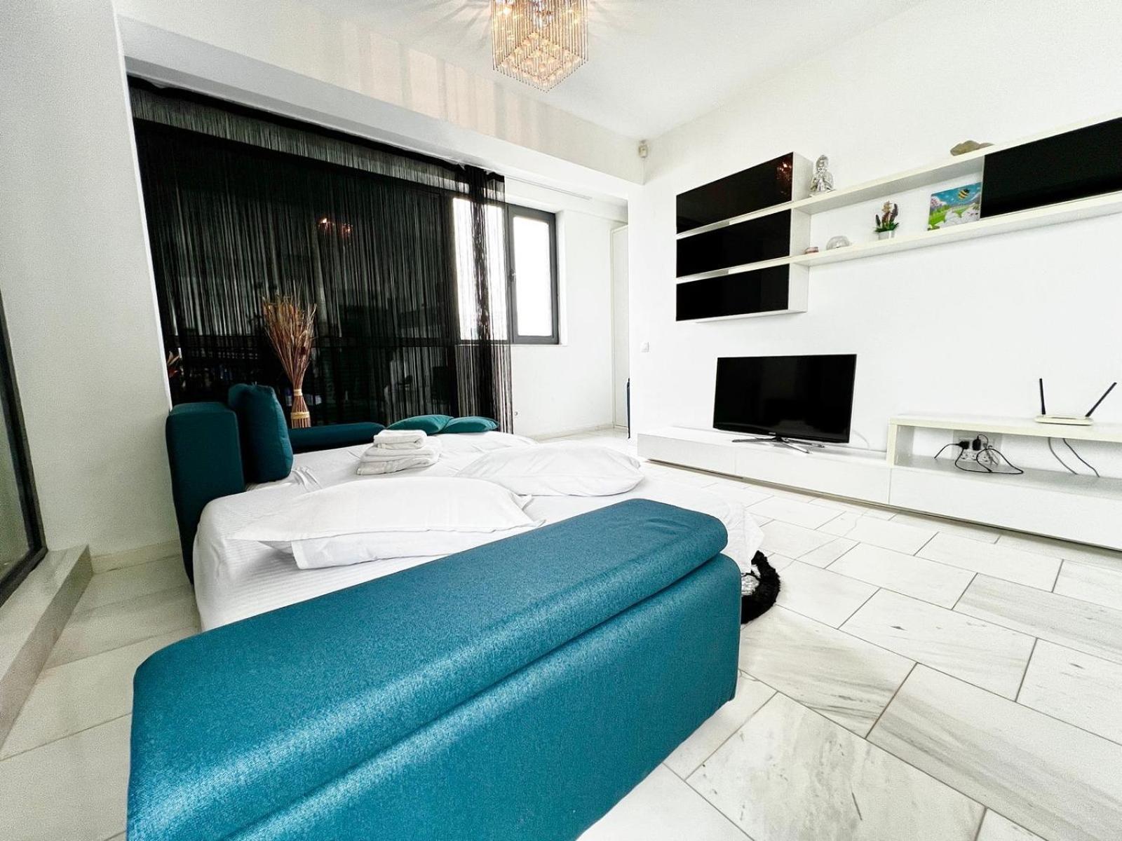 Sophia Lake View Suite Mamaia Exterior photo