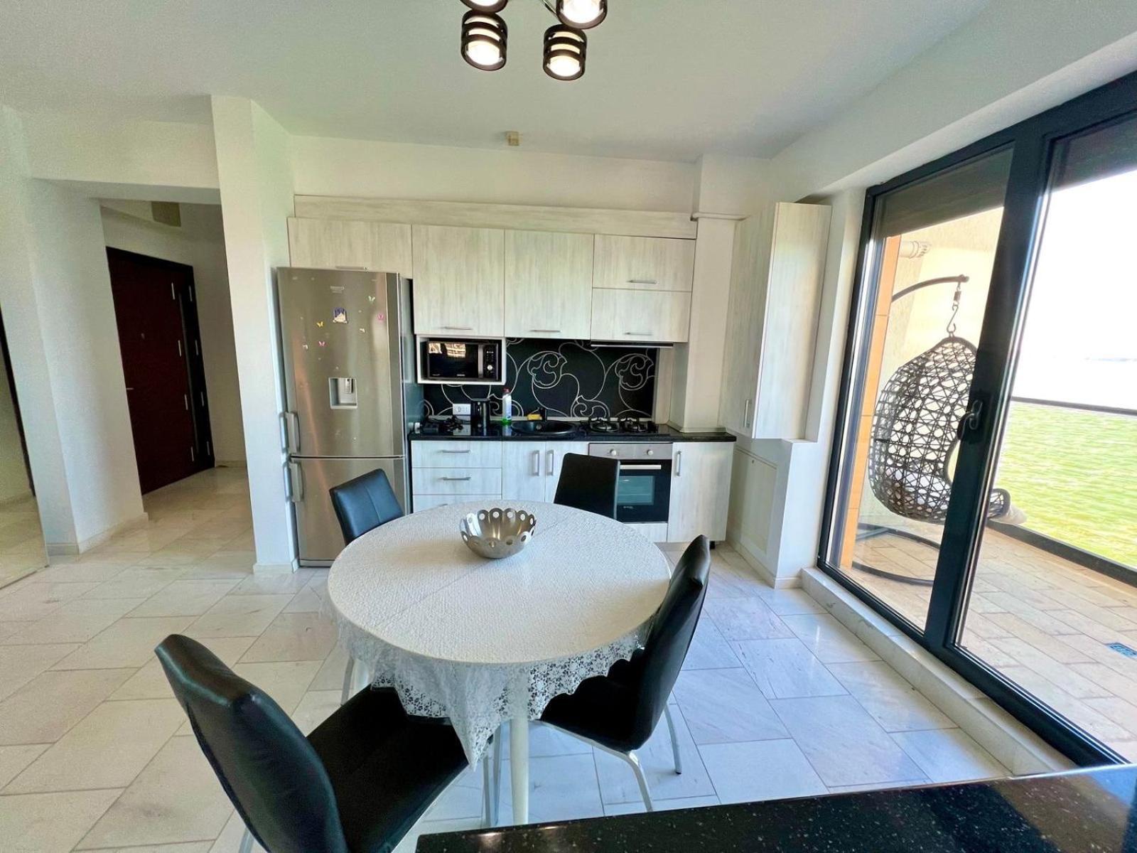 Sophia Lake View Suite Mamaia Exterior photo