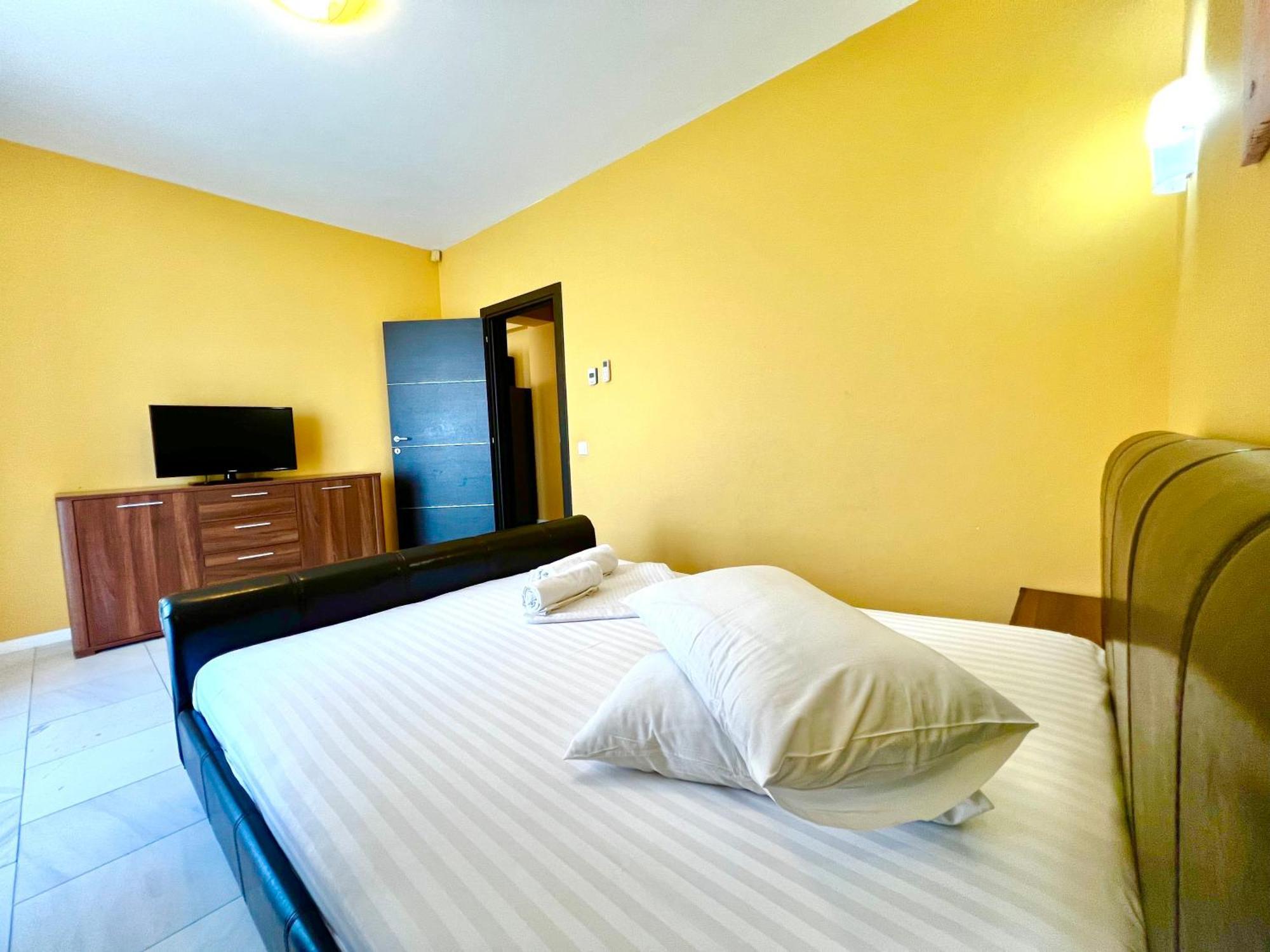 Sophia Lake View Suite Mamaia Exterior photo